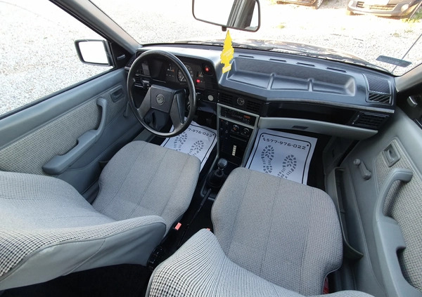 Opel Kadett cena 12700 przebieg: 110000, rok produkcji 1988 z Nieszawa małe 277
